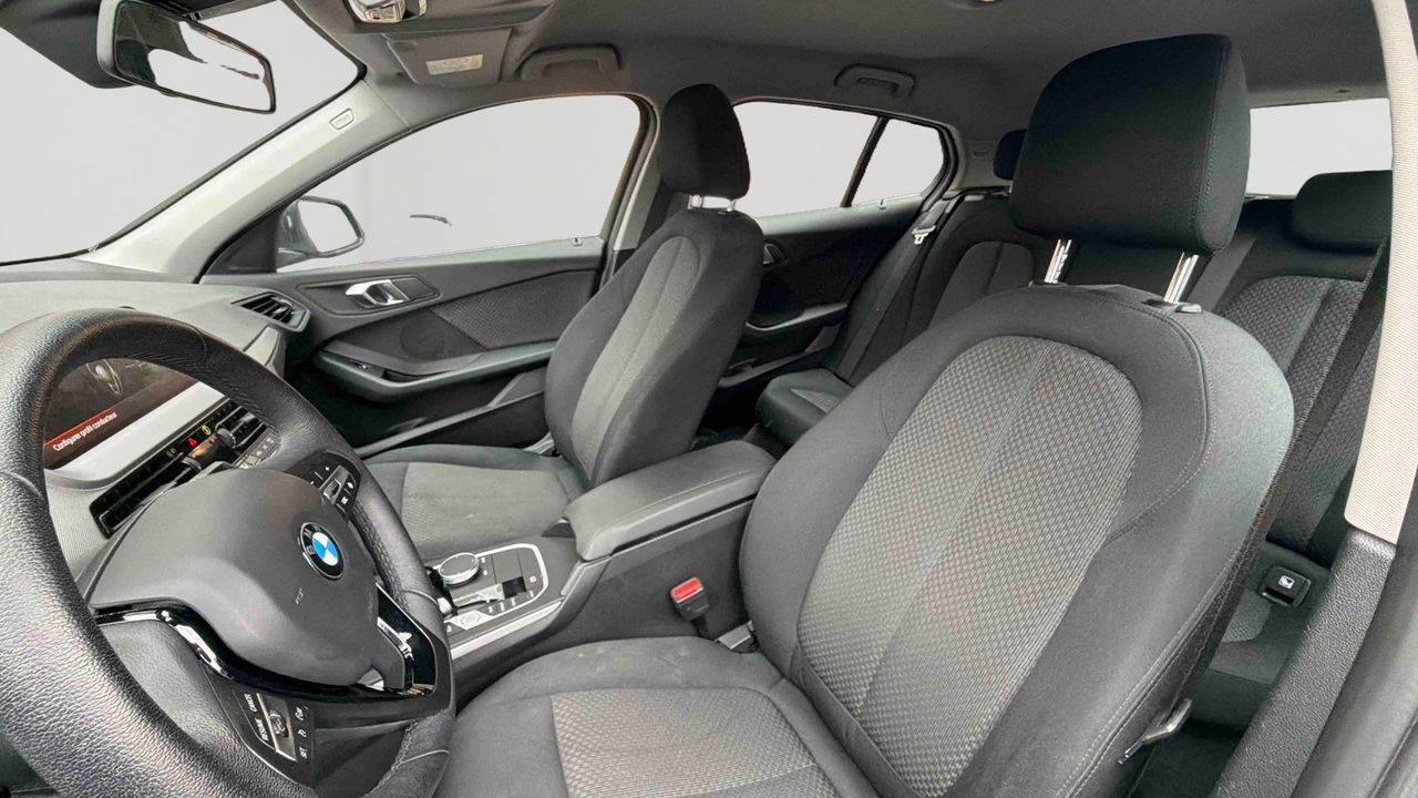BMW 116i 109 ch DKG7 — photo 11