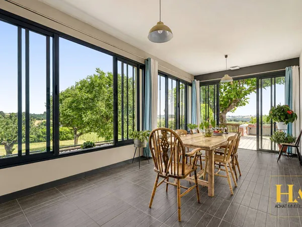 Maison 10 pièces 245 m²