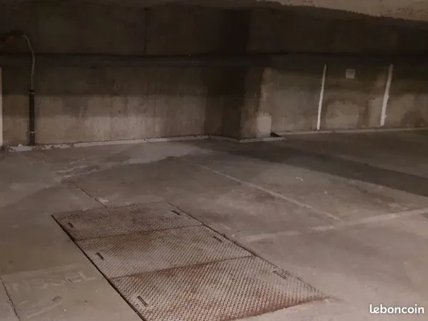 Place de parking privative en sous-sol