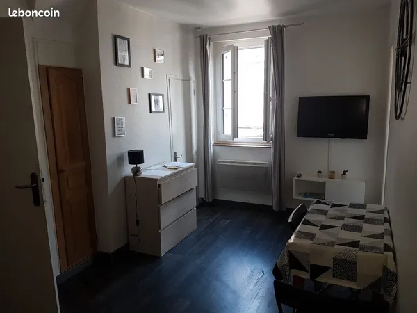 Loue bel appartement lumineux avec chambre séparée au centre ville