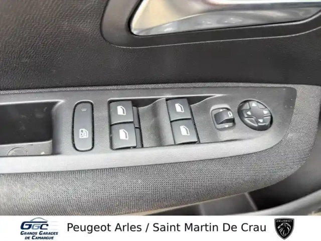 Peugeot 208 puretech 100 s&amp;s bvm6 — photo 12