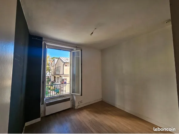 T2 de 22 m² rénové NON MEUBLE - libre immédiatement