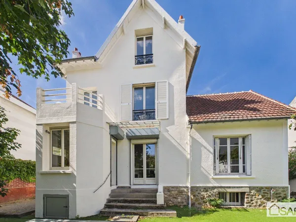 PONT DE LEVALLOIS. Maison de caractère 8 pièces avec JARDIN et GARAGE