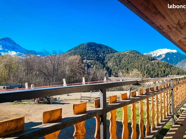 Maison au calme avec vue sur les montagnes