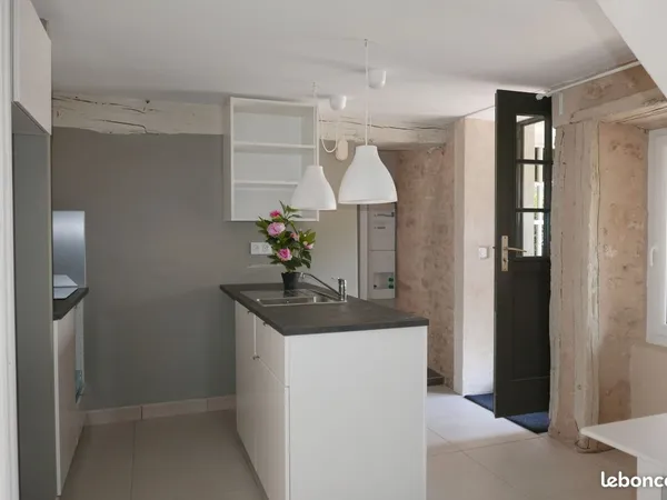 APPARTEMENT F3 REFAIT A NEUF 3 mm de la gare