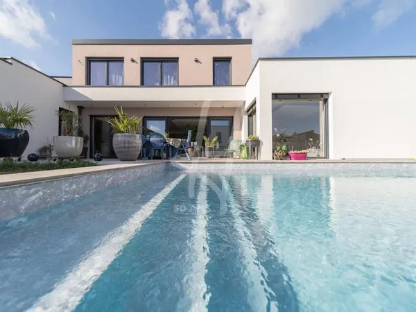 Maison 5 pièces 236 m²