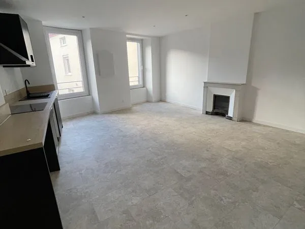 Appartement rénové avec garage - Plein centre de Terrasse-sur-Dorlay