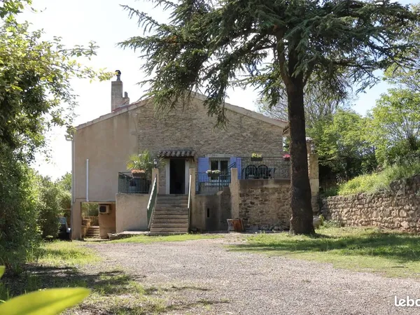 Maison avec gîte au milieu des vignes