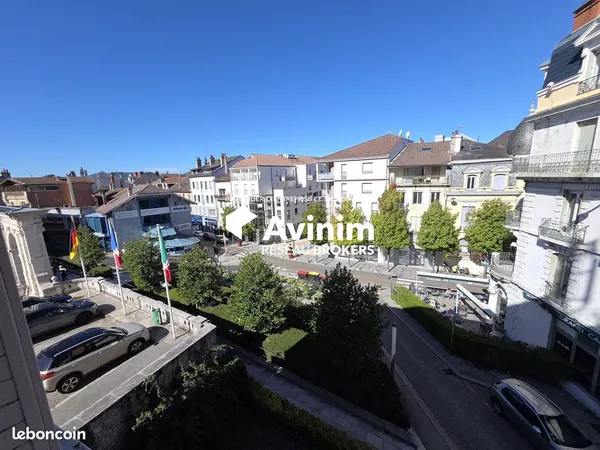 Local 800 m² Oyonnax