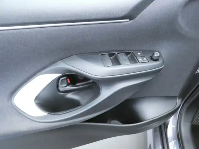 Toyota Yaris 120 vvt-i design — photo 11