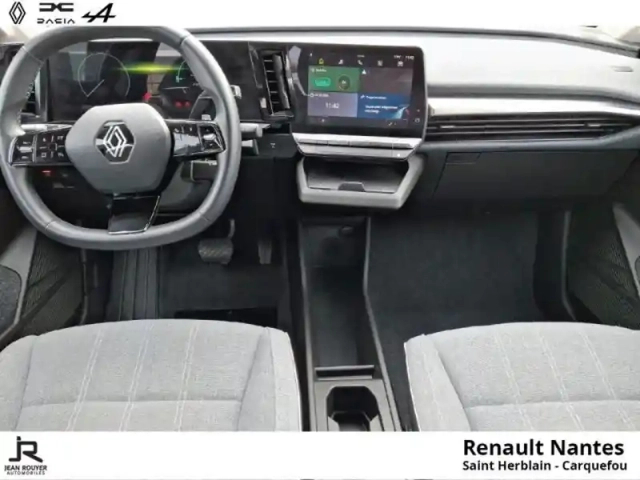 Renault Megane e-tech electric ev40 130ch equilibre standard charge — photo 10