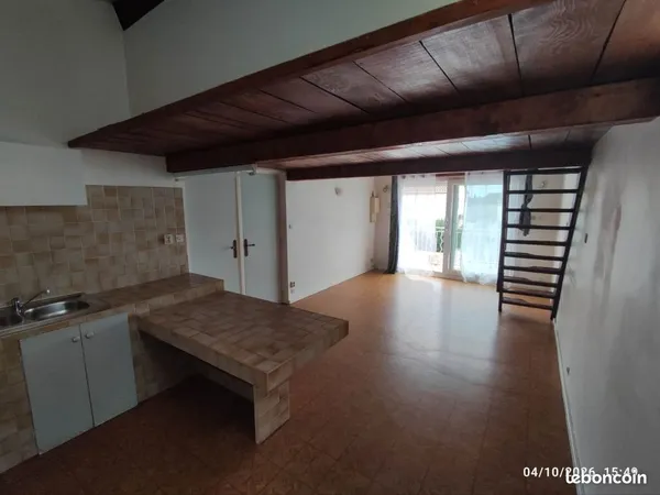 ARLES - F2 49 m² avec mezzanines, balcon et parking - 684 CC