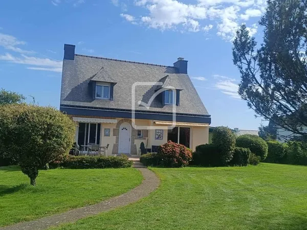 Propriété, piscine, 4 chambres, 2300 M2 de terrain à Guillie