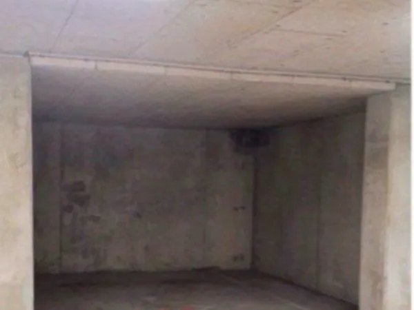 Grand parking sécurisé en sous-sol - 16 m² - Rue de Bucarest