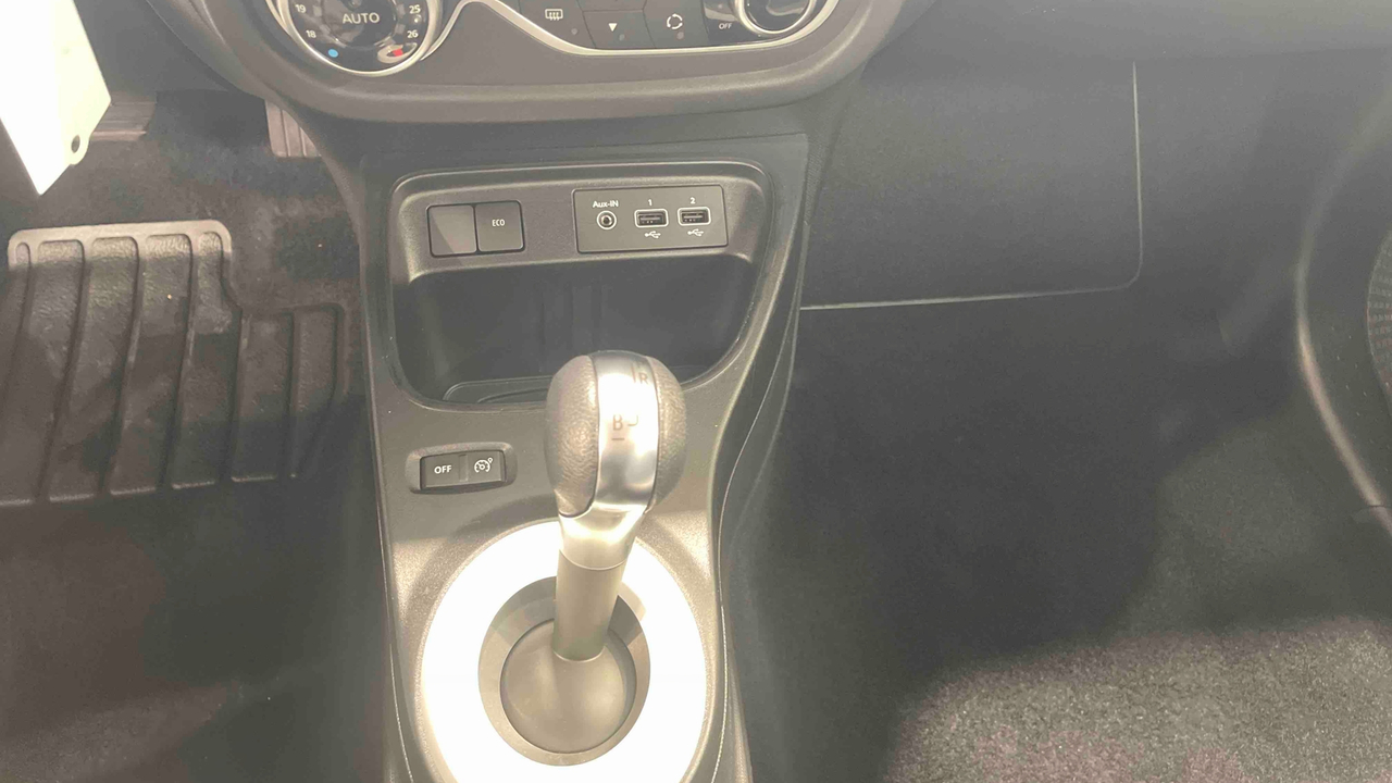 Renault Twingo III E-Tech — photo 23