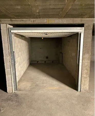 Box fermé 10m2 A louer