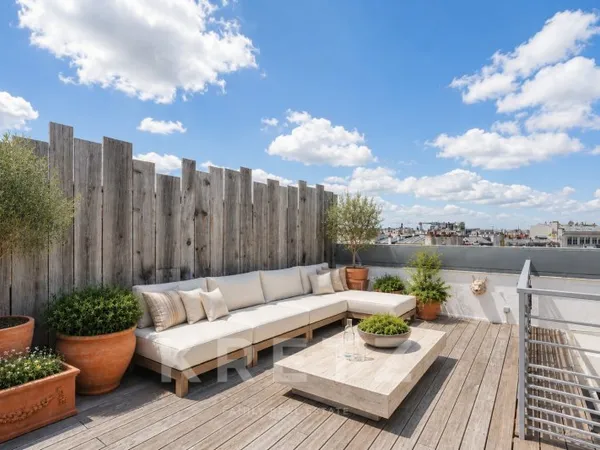 Paris 3e - Haut Marais - Appartement en dernier étage avec terrasses d'environ 60m2 en rooftop