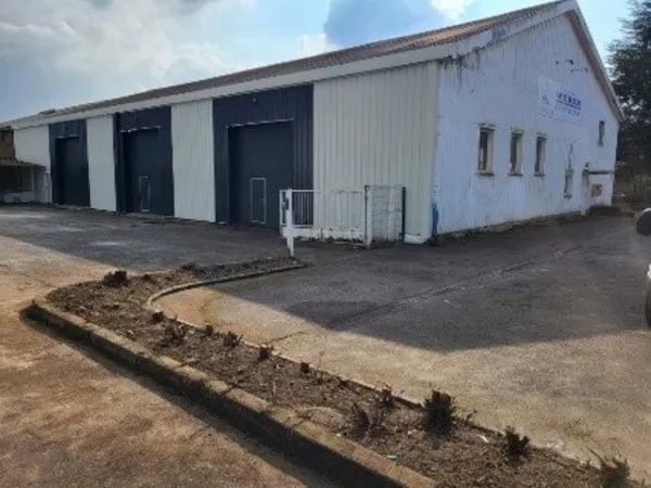 Local d'activité 4 pièces 135 m²