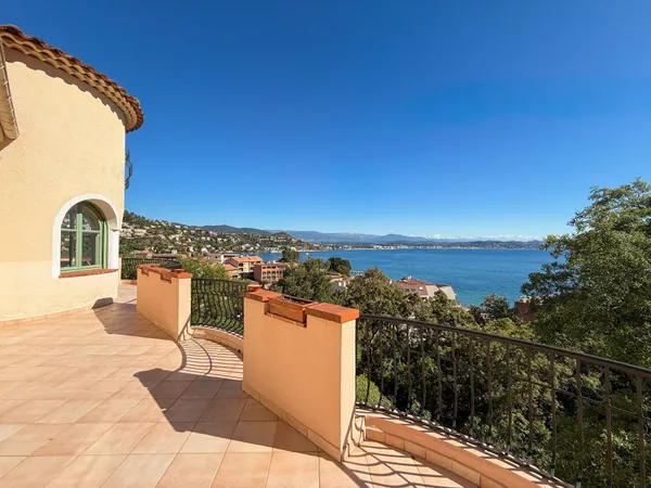 Villa de charme avec vue panoramique sur la mer