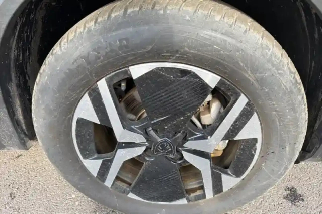 Peugeot 2008 hybrid 145 e-dcs6 — photo 14