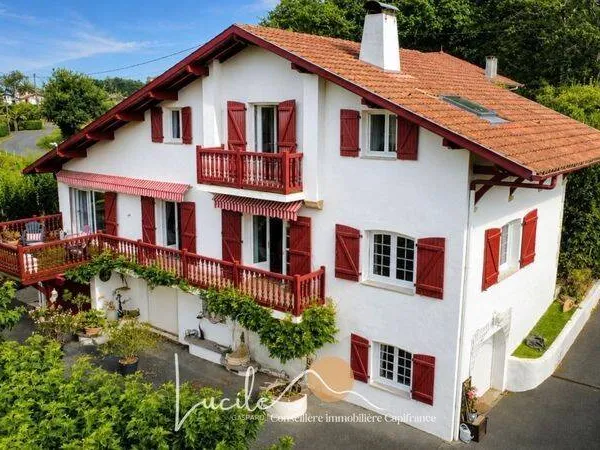Maison 9 pièces 235 m²