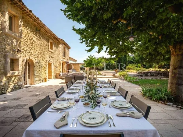 Maison 9 pièces 360 m²