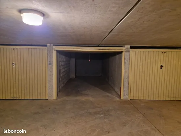 Loue Garage 69005 LYON Point du Jour