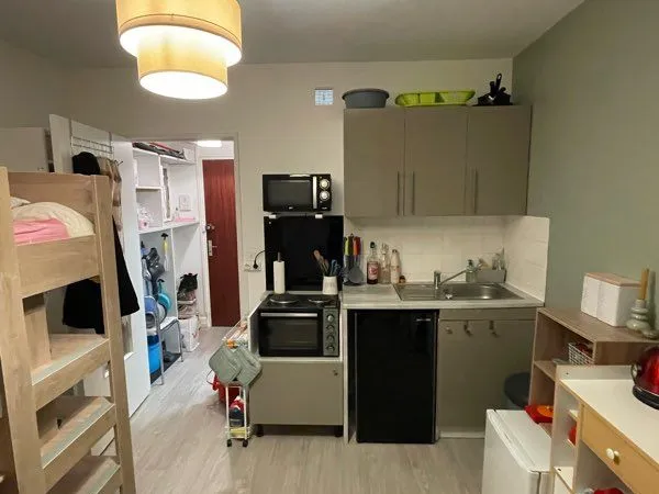 Studio meublé résidence sécurisée 16m2 très bon état