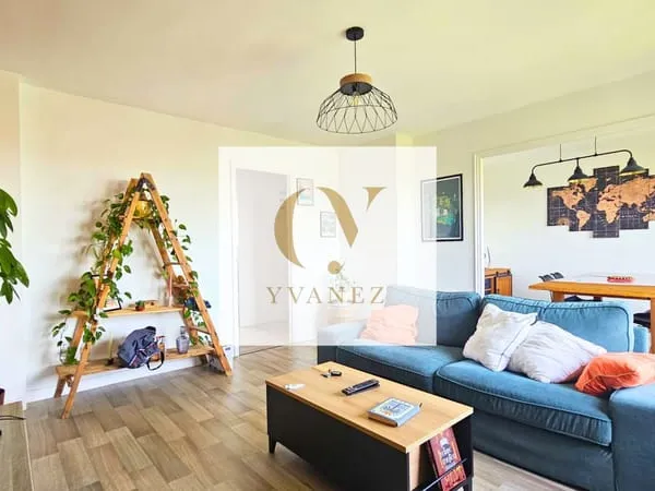 Appartement grand Type 3 rénové de 71 m2, traversant et lumi