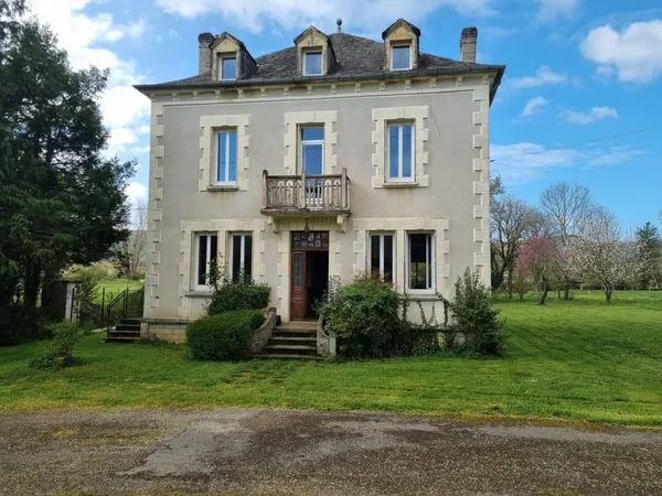Ancien moulin sur 2 ha au Nord du Lot