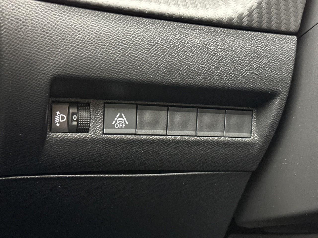 Peugeot 2008 puretech 130 s&s eat8 allure — photo 16