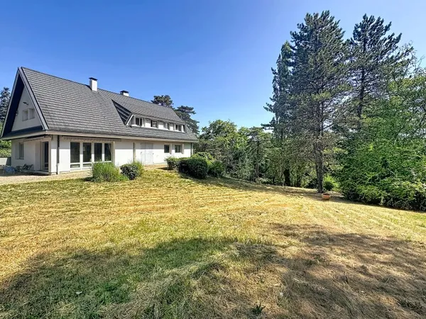 Vends Belle maison familiale au coeur d'un environnement verdoyant à Charbonnières-les-Bains