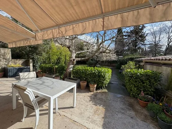 RARE - T4 AVEC GRAND JARDIN EN CENTRE-VILLE D'AIX-EN-PROVENCE
