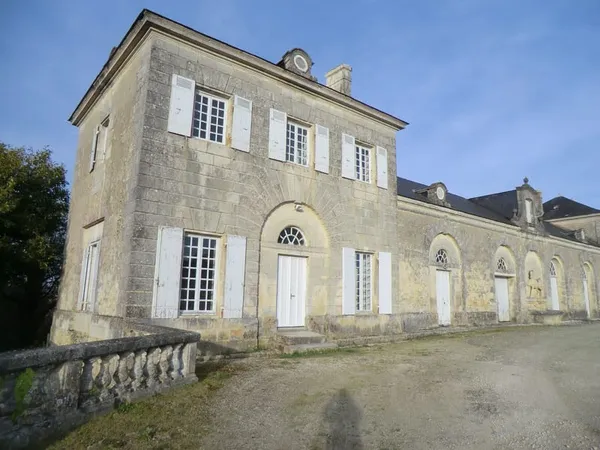 Maison 4 chambres dans site historique - Plassac