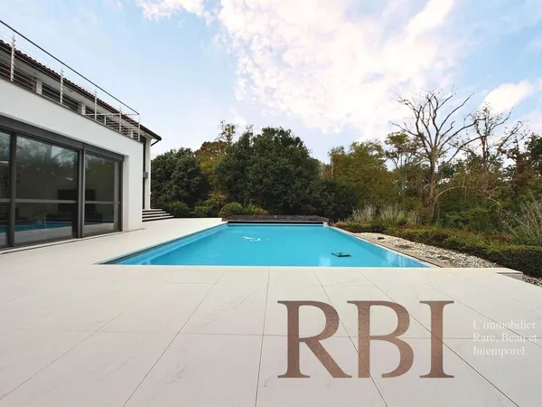 Villa 7 pièces 394 m²
