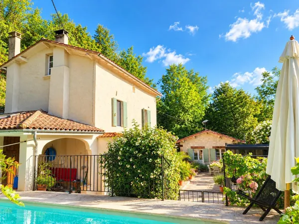 Charmante maison en pierre avec piscine, verger et maison d'amis