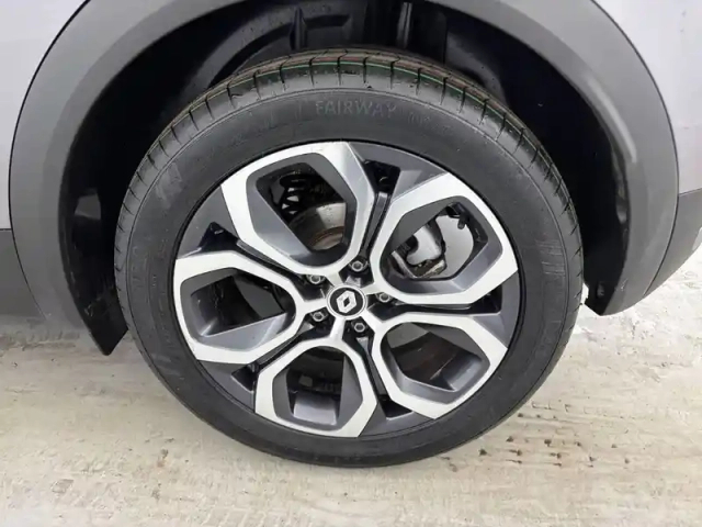 Renault Captur e-tech 145 - 21 — photo 20