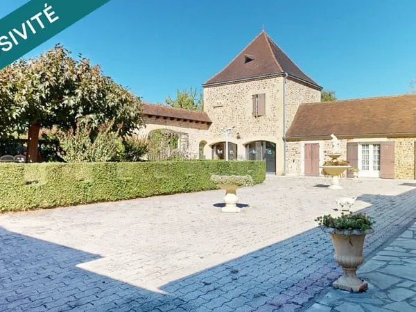 Aux portes du Périgord Noir, propriété en pierre.