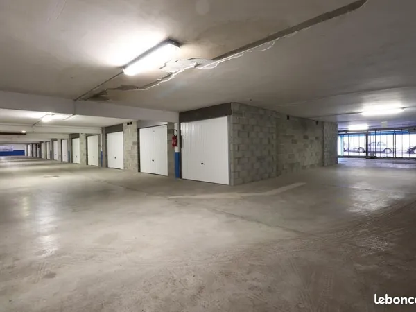 Garage / Box 13.5m2 secteur Bergson - stockage, moto, citadine
