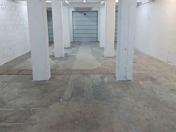 Entrepôt 92 m2 - Rideau de fer - Caméra de surveillance