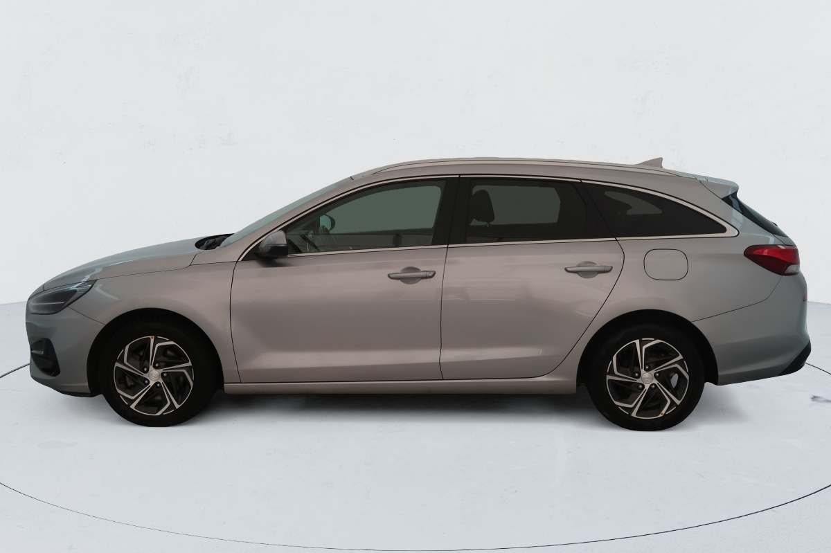 Hyundai i30 — photo 2