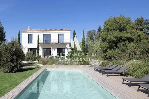 Maison 6 pièces 252 m²