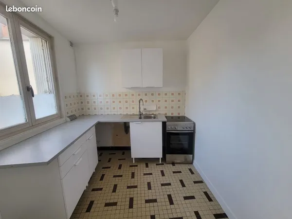 Appartement lumineux plain pied, au coeur de Tournon-saint-Martin