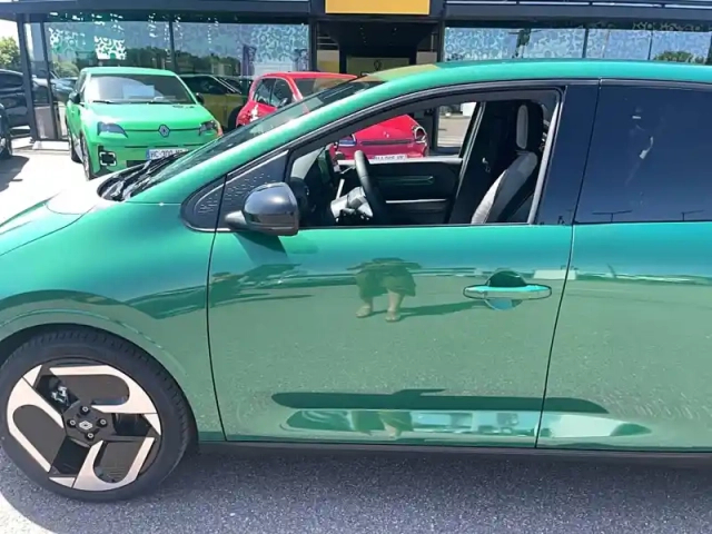 Renault Twingo e-tech electrique 80 ch autonomie urbaine — photo 11