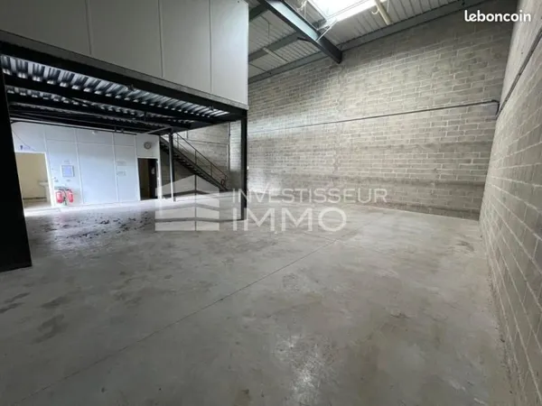 Local d'activité 204 m²