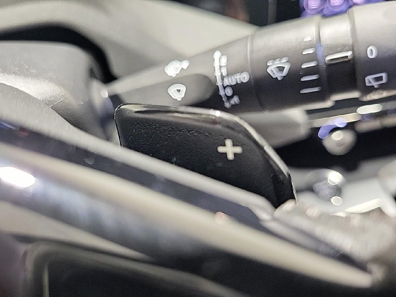 Peugeot 308 phev 180 e-eat8 allure — photo 18