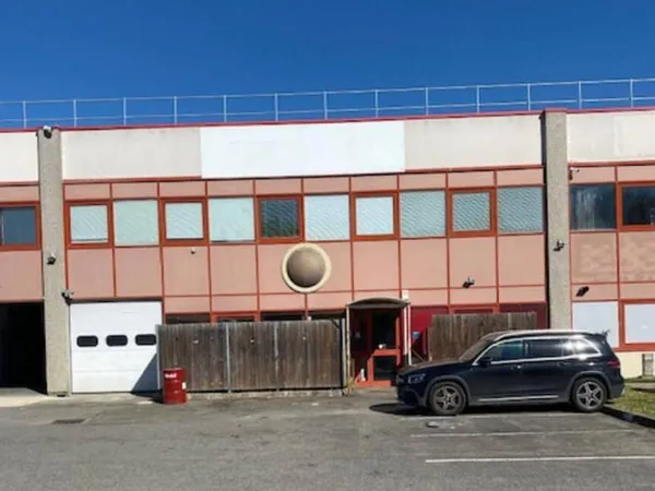 Local d'activité 438 m²