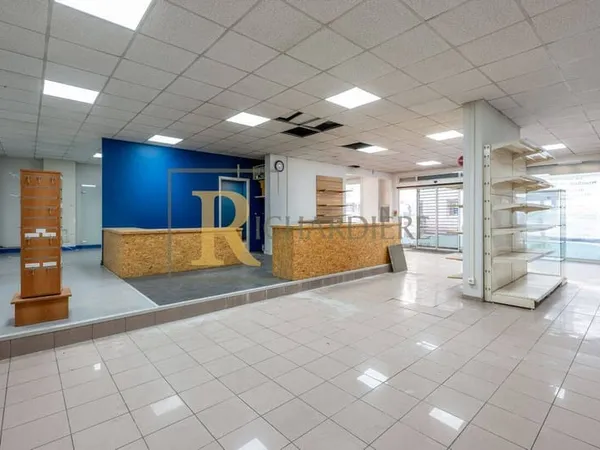 Local commercial 6 pièces 295 m²