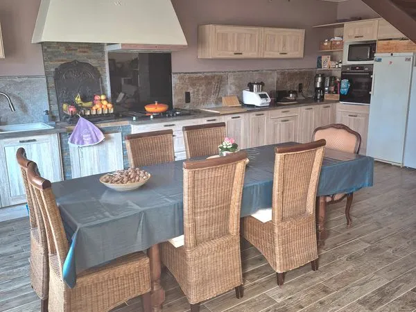 Superbe maison en pierre de150 m2 + 100 m2 de caves voutées