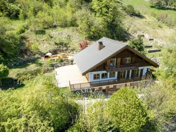 BARNES SAINT-GERVAIS - EXCLUSIVITE - CHALET D'EXCEPTION RENOVE -